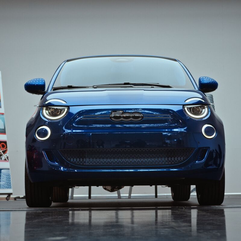 Armani, Bvlgari und Kartell gestalten Fiat 500